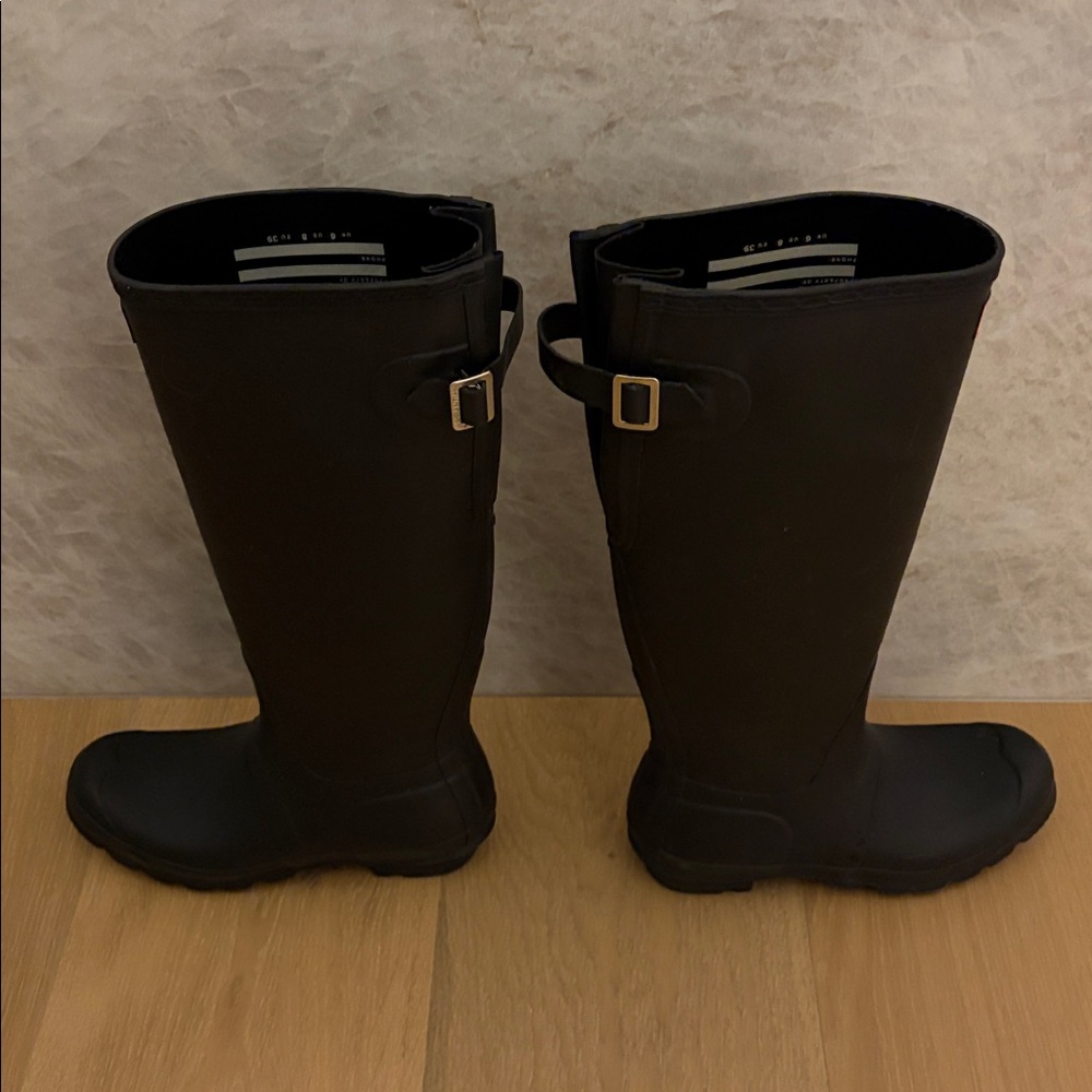 Hunter Original Tall Rain Boot, Black, Size 8, Like New - Picture 6 of 9